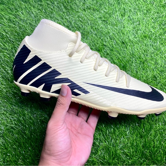 New Nike Soccer Cleats Size 11.5 Mens - Picture 2 of 5